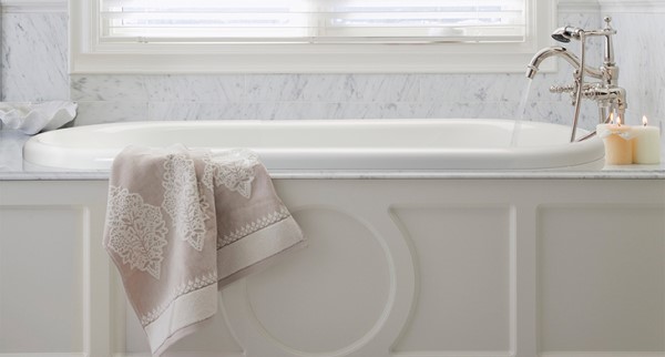 Laney 3 Drop-in Tub with Rounded Rim, Traditional Styling
