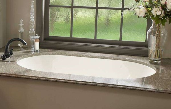 MTI New Yorker 5 Oval Undermount Tub with Center Side Drain