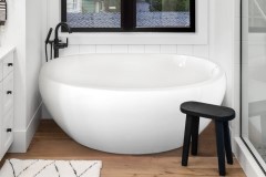 Oval Freestanding Bath, End Drain, Curvibg Sides